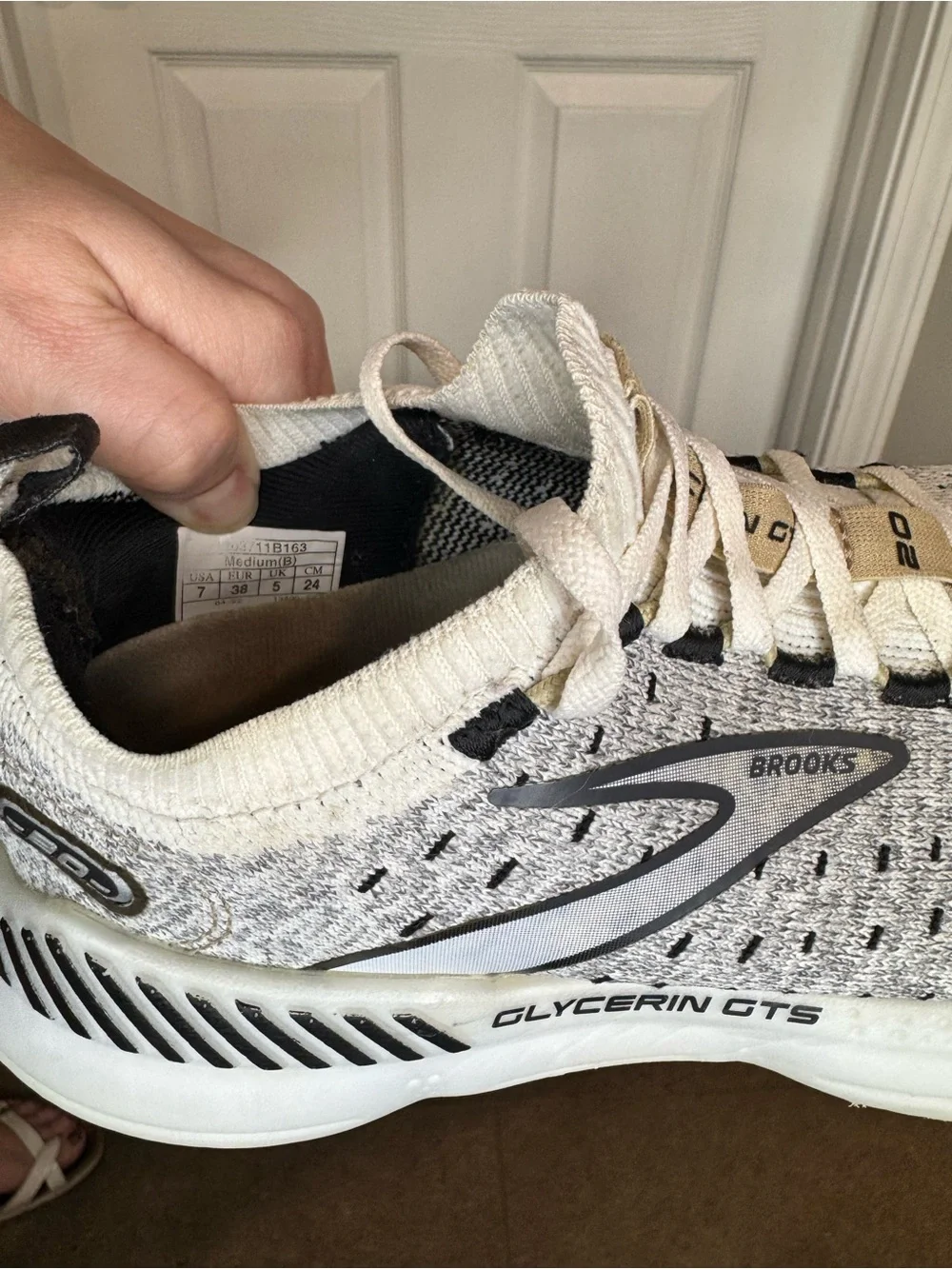 Women’s Brooks Glycerin StealthFit GTS 20 Tennis Shoes size 7